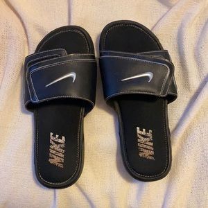 Black velcro men’s slip on shoes. Slight wear